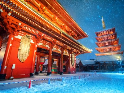 Heavy snow blizzard in Tokyo - Sensoji-ji, Temple in Asakusa, Japan